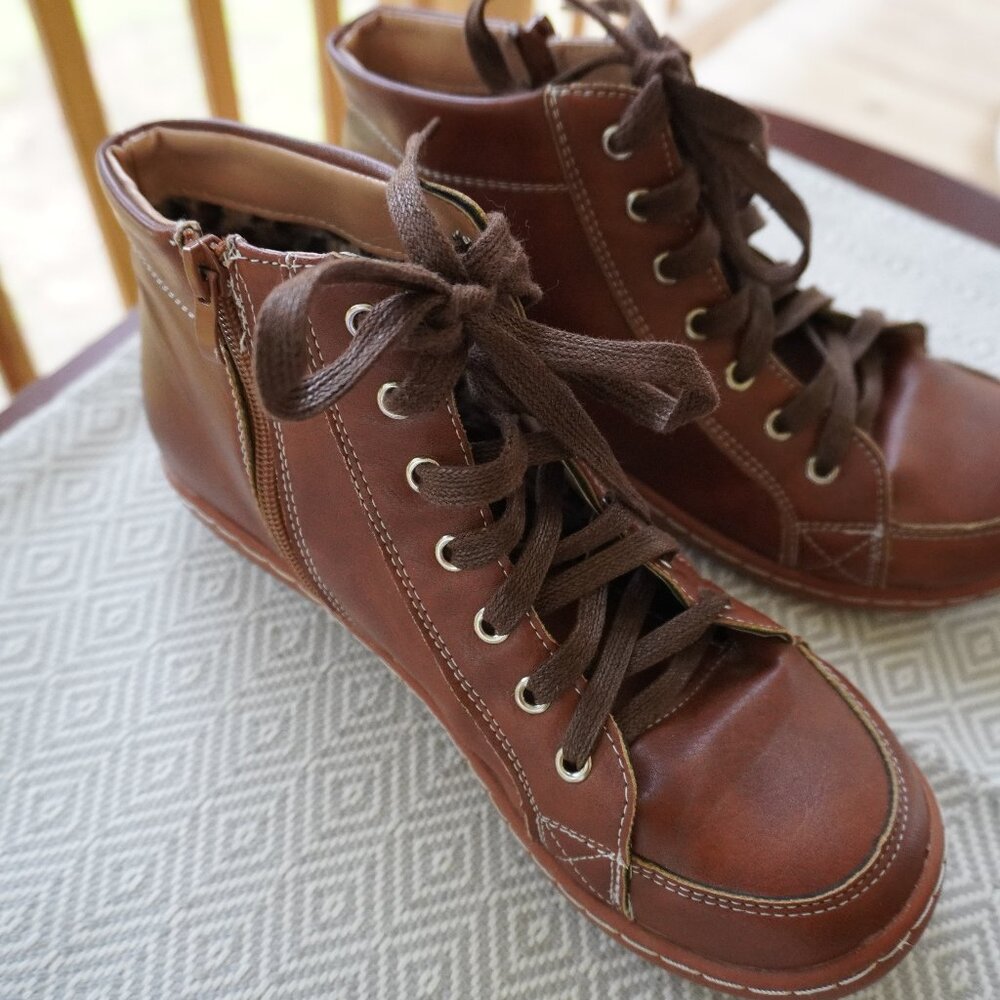 Women's Vintage Lace Up Boots - GREAT CONDITION - Faux Leather - Size 8